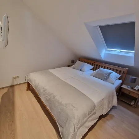 Mit Zwei Grossen Balkonen Im Neubau! *