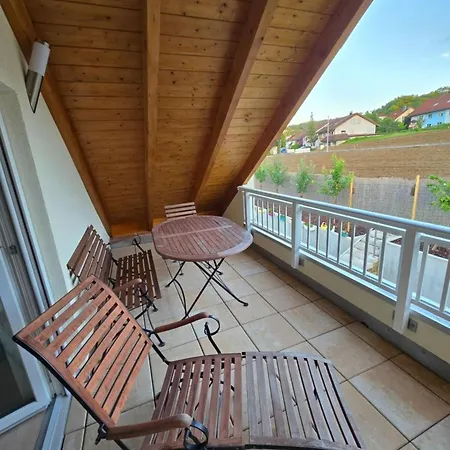 Mit Zwei Grossen Balkonen Im Neubau! 아파트 바트메르겐하임